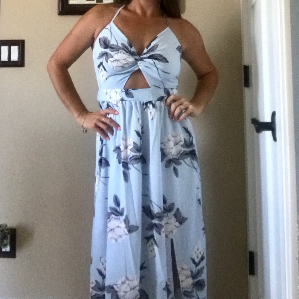 🌟 2 LEFT Halter floral maxi halter dress cutout - Picture 6 of 6